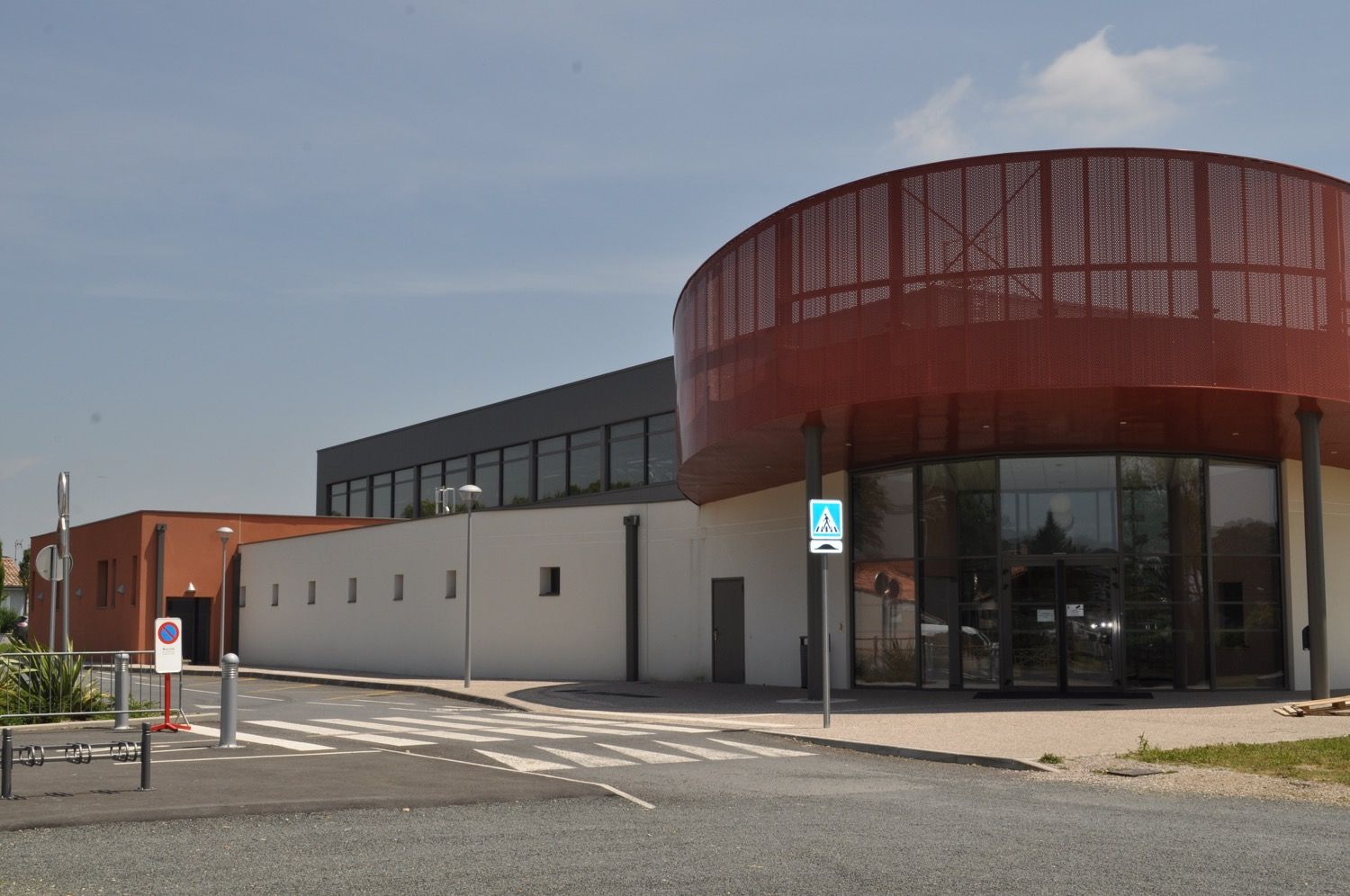 Construction d'un complexe omnisports